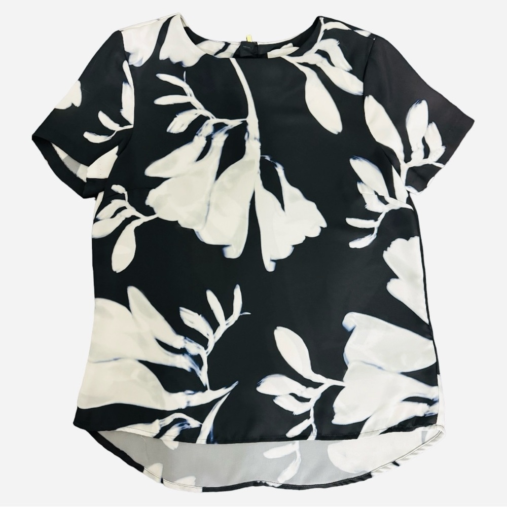 H&M Women’s Black and White Floral Short Sleeve Blouse Size 6.